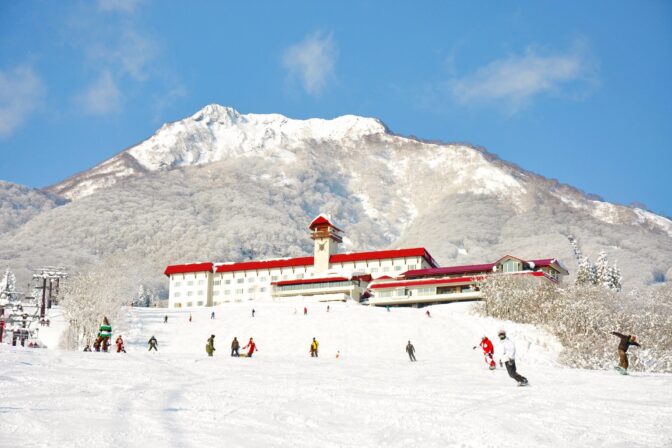 深雪パウダーとパークとリゾートと。「赤倉観光リゾートスキー場」12/17(土)オープン！